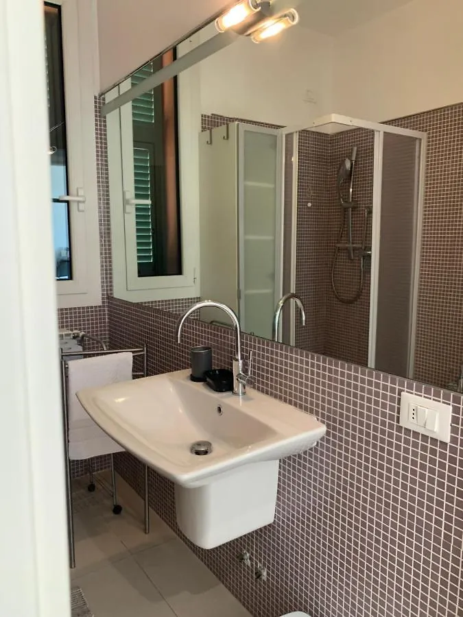 Beluga Holidays - 2 Bedrooms La Spezia Apartment