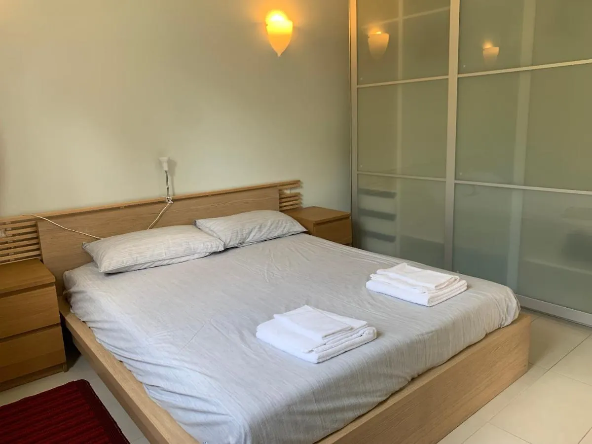 Beluga Holidays - 2 Bedrooms La Spezia