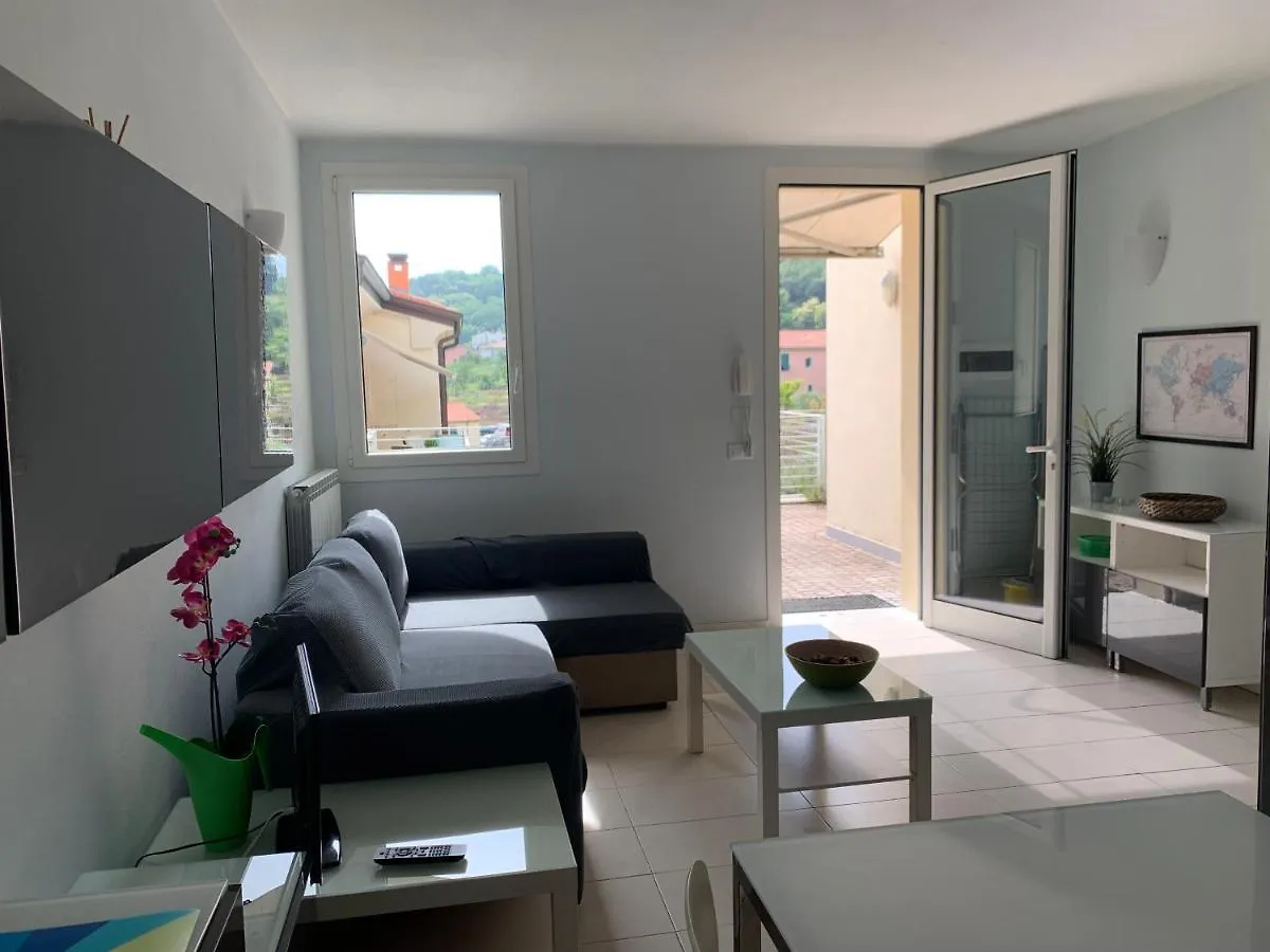 Beluga Holidays - 2 Bedrooms La Spezia
